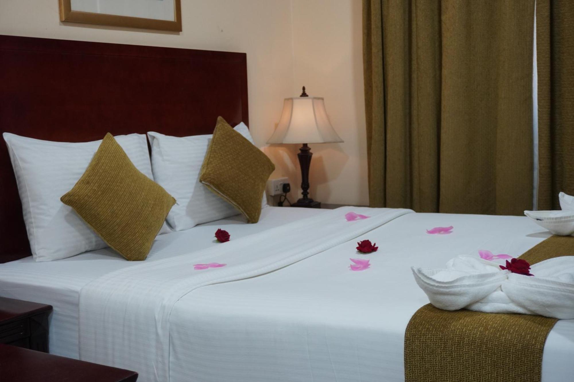 Onyx Hotel Apartments - Maha Hospitality Group อัจมาน ภายนอก รูปภาพ