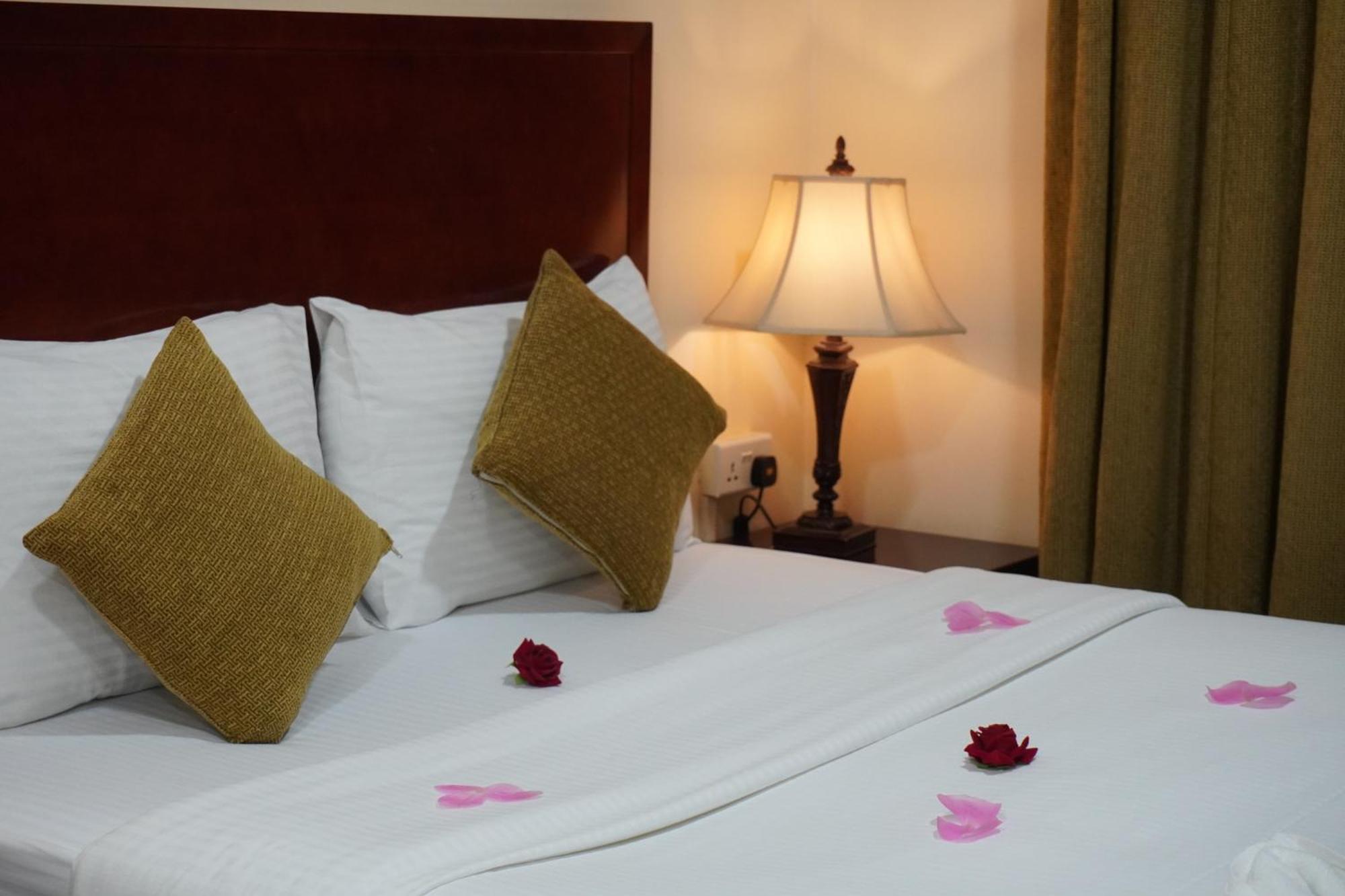 Onyx Hotel Apartments - Maha Hospitality Group อัจมาน ภายนอก รูปภาพ