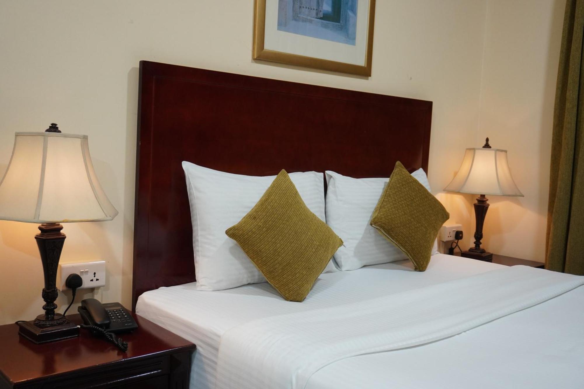Onyx Hotel Apartments - Maha Hospitality Group อัจมาน ภายนอก รูปภาพ