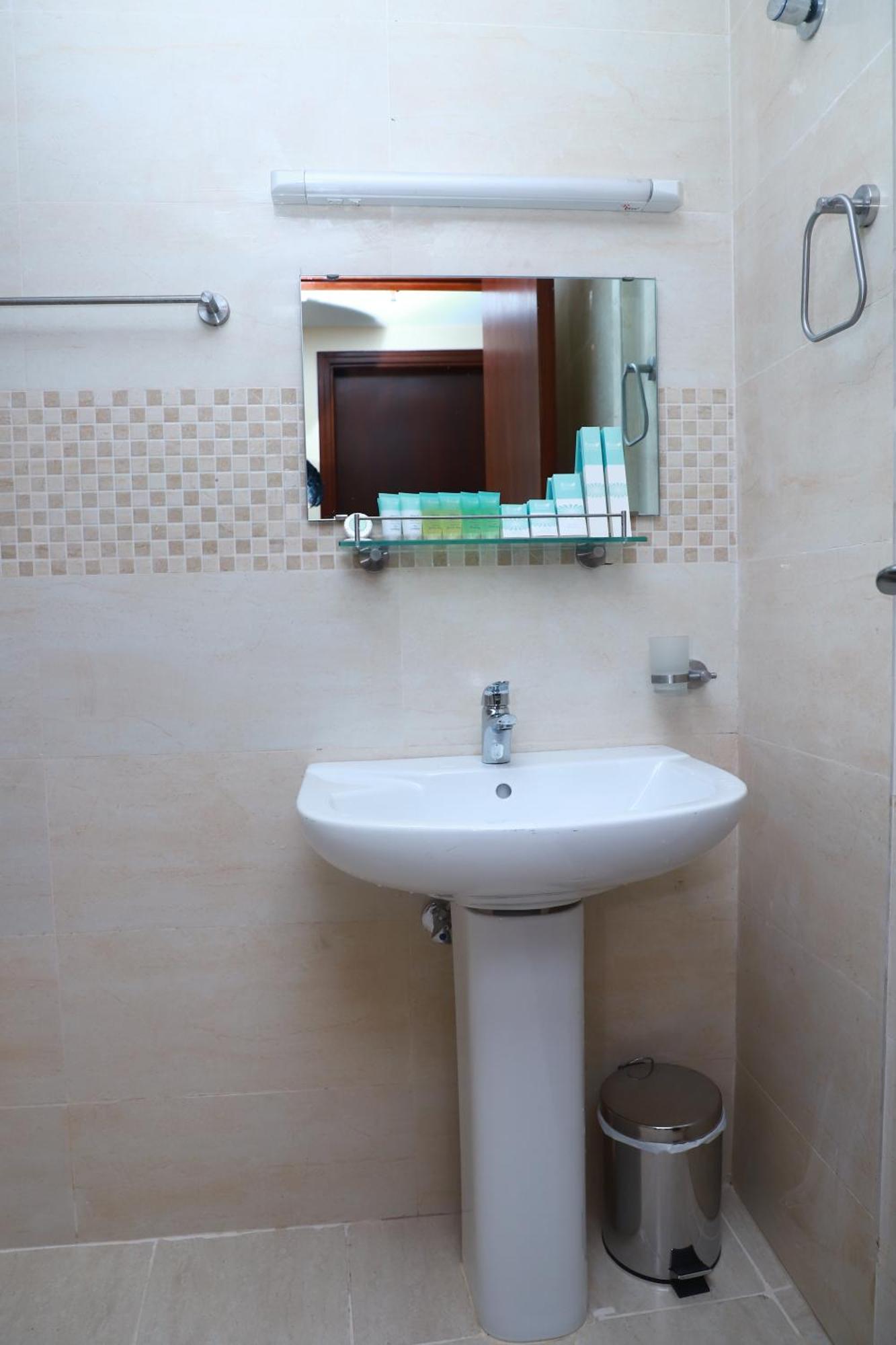 Onyx Hotel Apartments - Maha Hospitality Group อัจมาน ภายนอก รูปภาพ